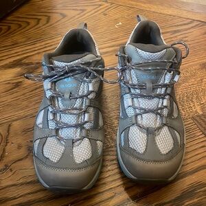 -Vasque Hiking weatherproof Shoes! Women’s 7.5